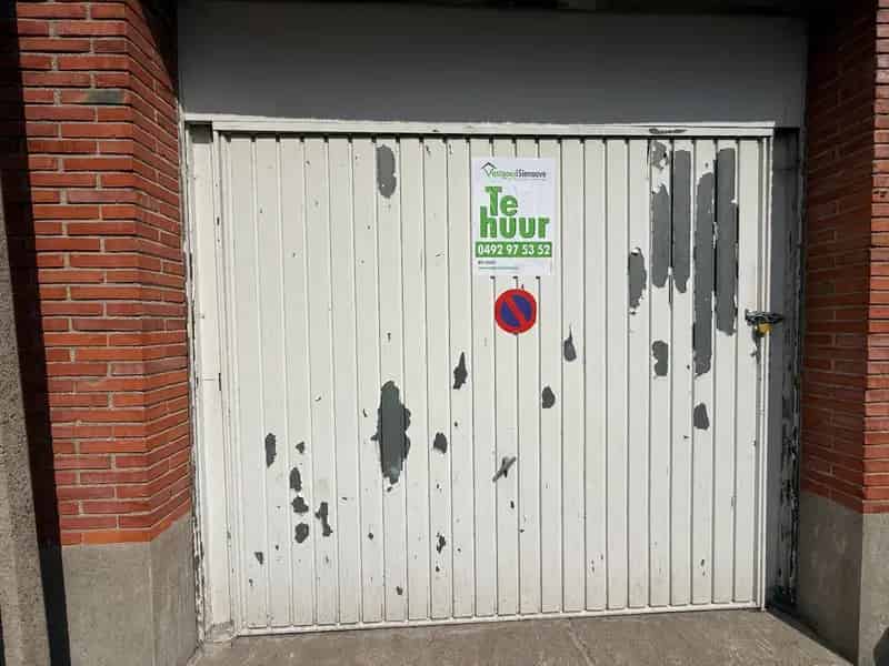 1 afgesloten gemetste garage te Roeselare