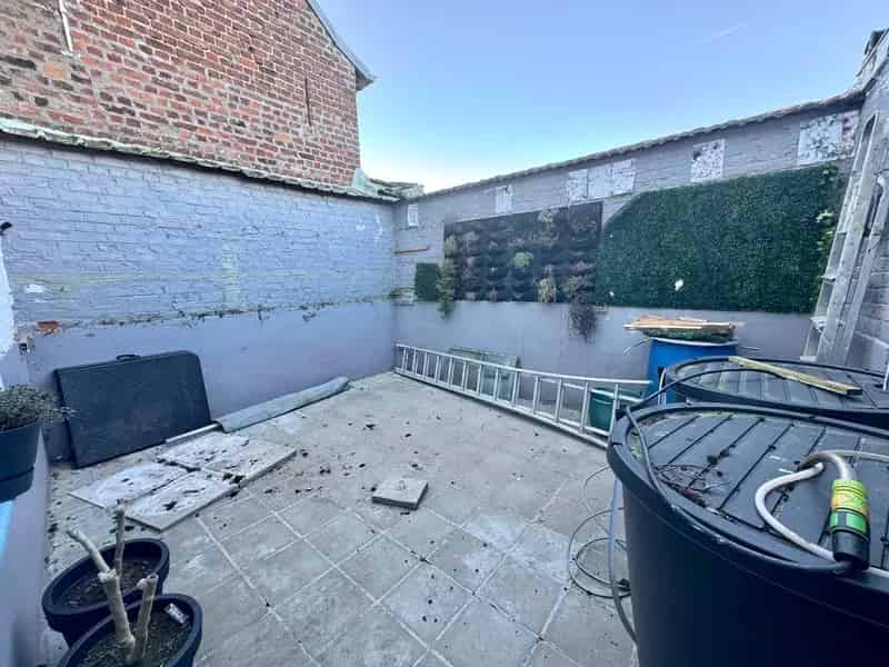 Te renoveren woning 3 slaapkamers koer garage