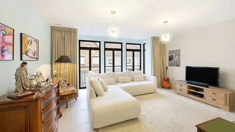 Huis te Koop Knokke-Heist: Dubbele Garage, Zonneterras, 3-4 slaapkamers