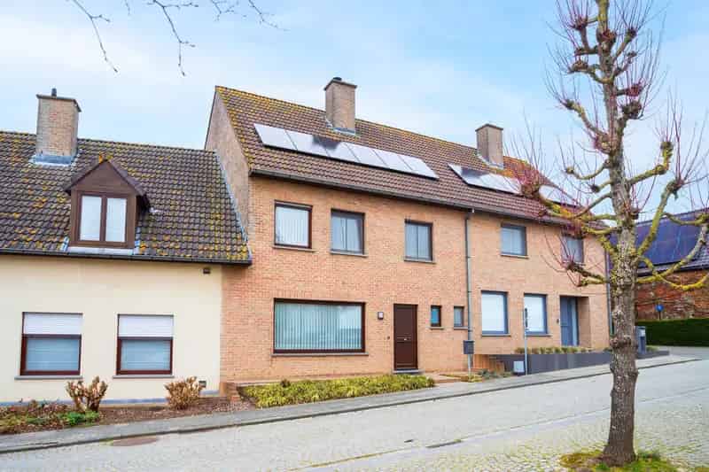 Huis te koop Kaster: Rustige woning met garage en tuin