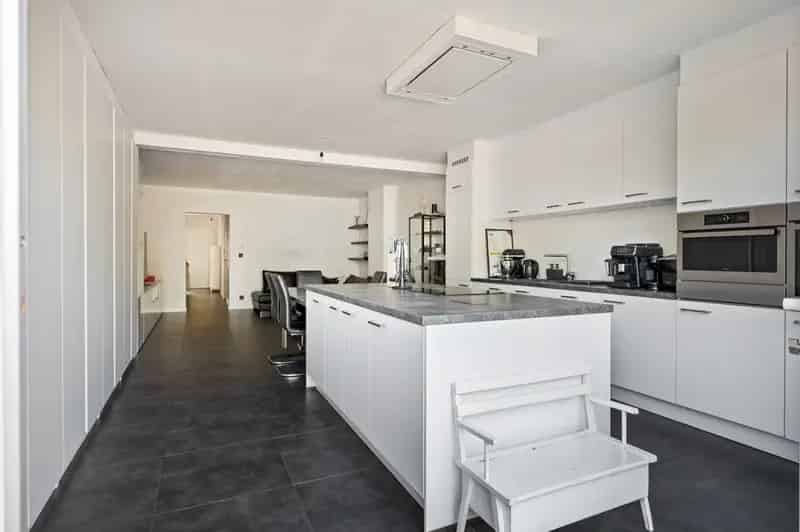 Gerenoveerde woning 4 slaapkamers ruime tuin