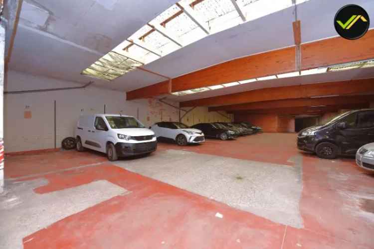 Te koop magazijn in Gent met garage en 31 parkeerplaatsen