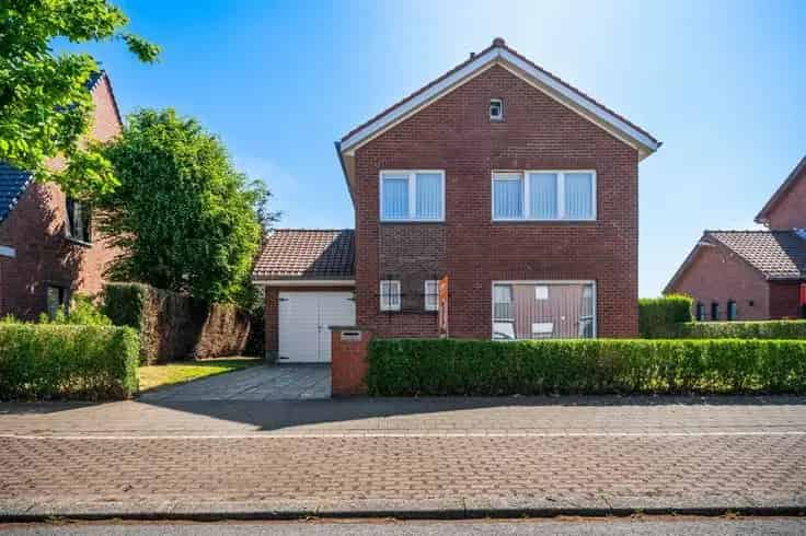 Villa te koop Gullegem: Ruime woning met tuin en vergezicht