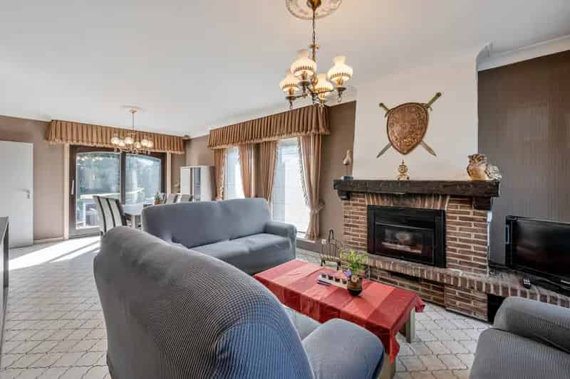 Ruime Bungalow Te Koop - Veel Potentieel - Grote Tuin