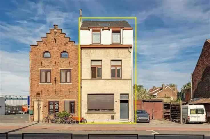 Huis Te Koop: Ruime gezinswoning met 5-6 slaapkamers en tuin
