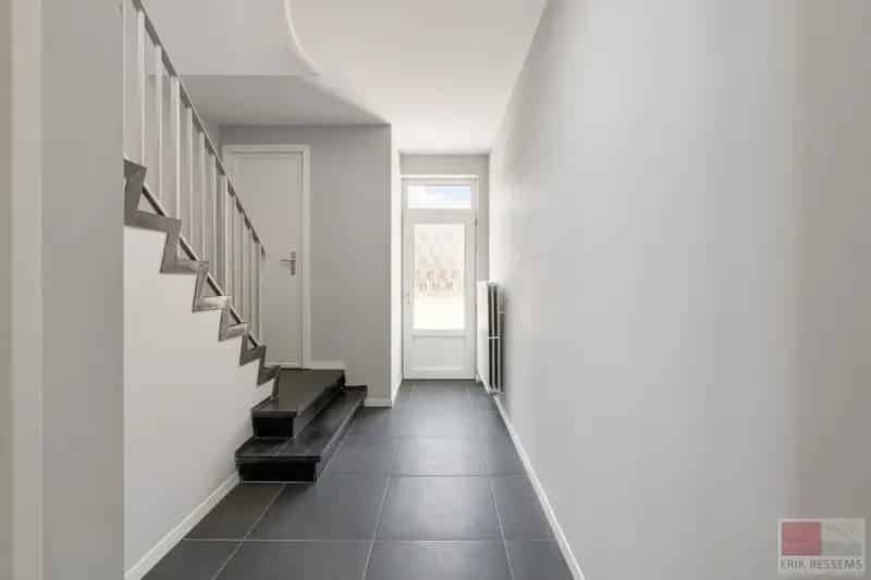Halfvrijstaande woning 1969 154m2 635m2 perceel