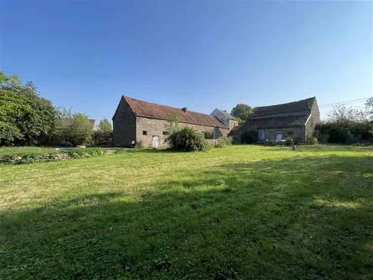Huis Te Koop Bovesse 300m2 Ruimte Te Renoveren