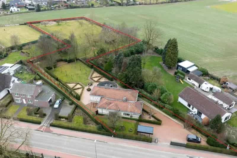 Villa Te Bree: Ruime gezinswoning met 6 slaapkamers en praktijk aan huis