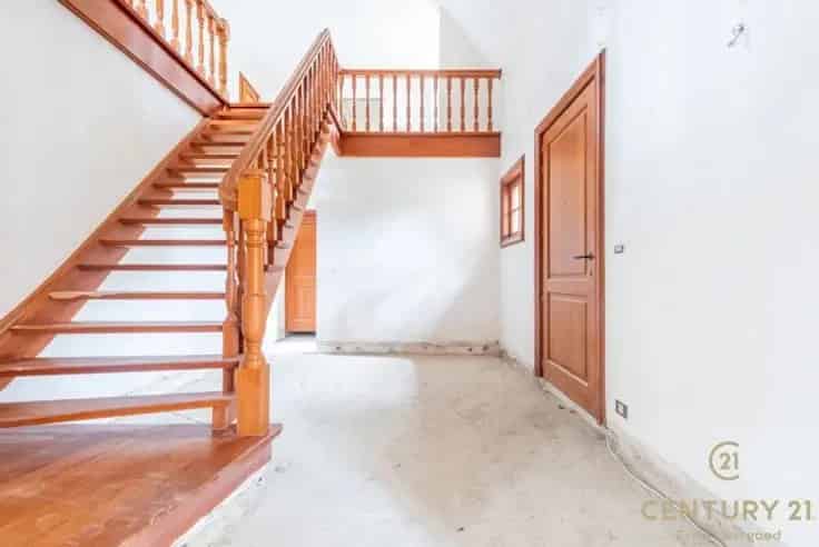 Villa Te Koop: Opbouwklare Villa met Bouwgrond