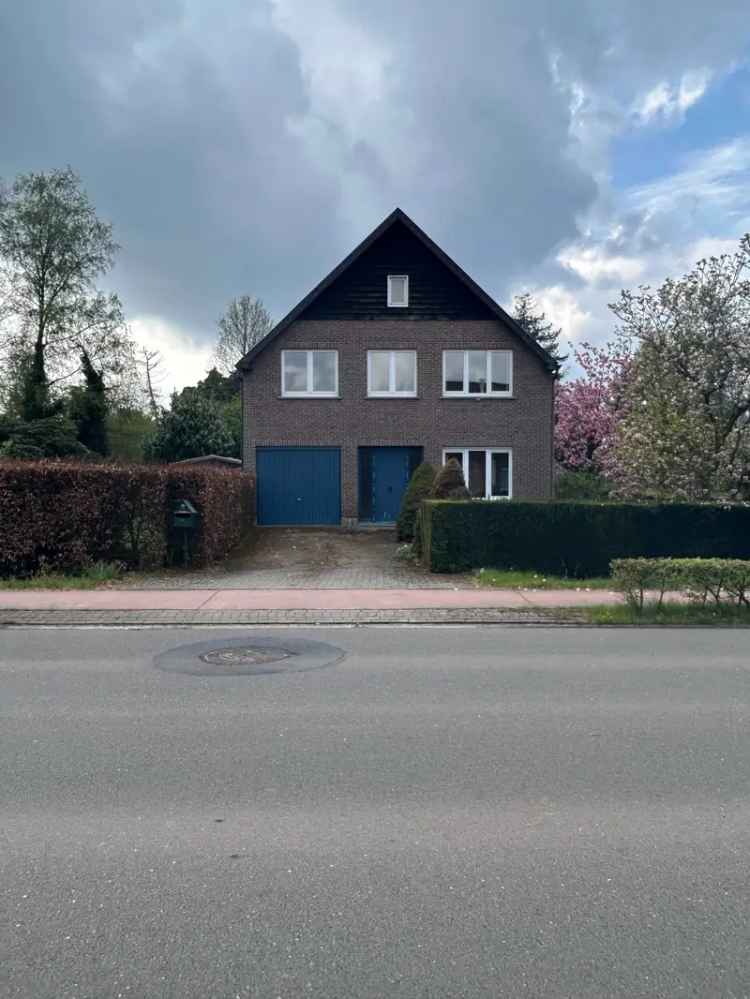 Huis te koop Olen: 180m² woning met tuin en bouwgrond