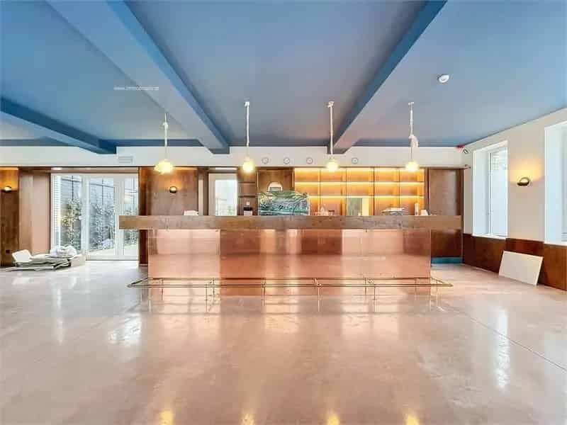 Handelspand te huur Evergem - Café met appartement