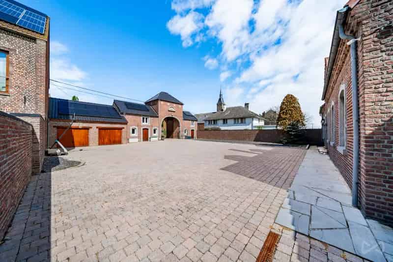 Huis te koop 550m² met zwembad jacuzzi en biljartkamer