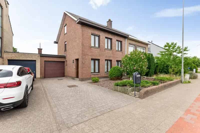 Charmante halfopen woning met garage en gezellige tuin in Wommelgem!