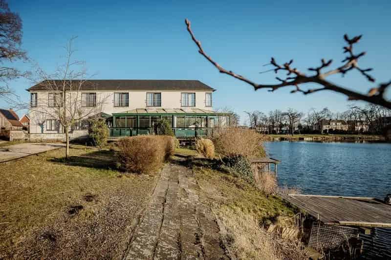 Hotelcomplex te Mechelen 20 kamers  58835m2