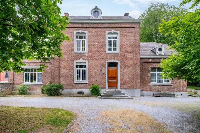 Huis te koop 5 slaapkamers grote tuin veel potentieel