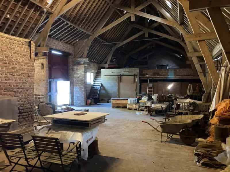 Opslagruimte te huur 160m² nabij autosnelweg Ieper