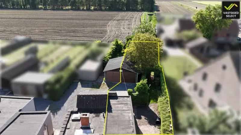Halfopen Bebouwing Eeklo: Zonnige Tuin Garage Renovatiepotentieel