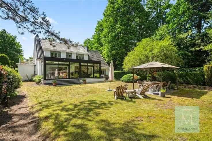 Villa te koop: 4 slaapkamers, 300m², grote tuin