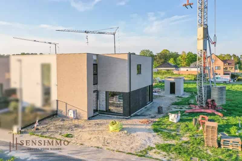 Halfopen nieuwbouwwoning met 3 slaapkamers in verkaveling ’t Sand – energiezuinig en modern
