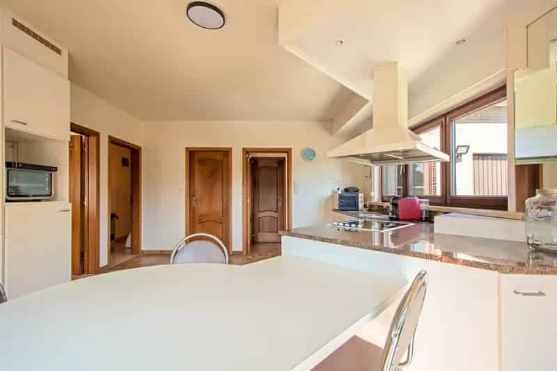 Huis te koop De Pinte: Ruime woning in rustige woonwijk