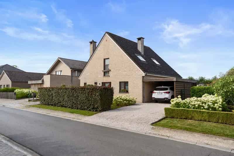 Gezinswoning met Veldzicht en Rustige Ligging
