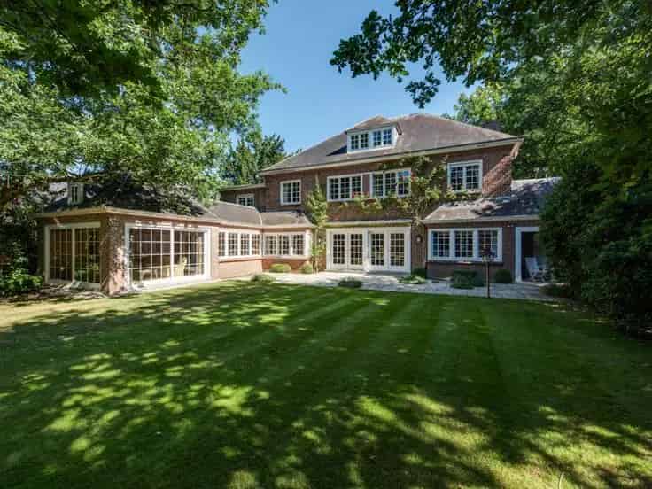 Villa te koop: 5 slaapkamers, grote tuin, landelijke stijl