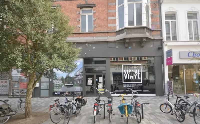 COMMERCIEEL GELIJKVLOERS +MEZZANINE 520 M2