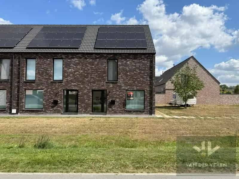ZEER RECENTE, BIJNA ENERGIENEUTRALE WONING IN GODSHEIDE