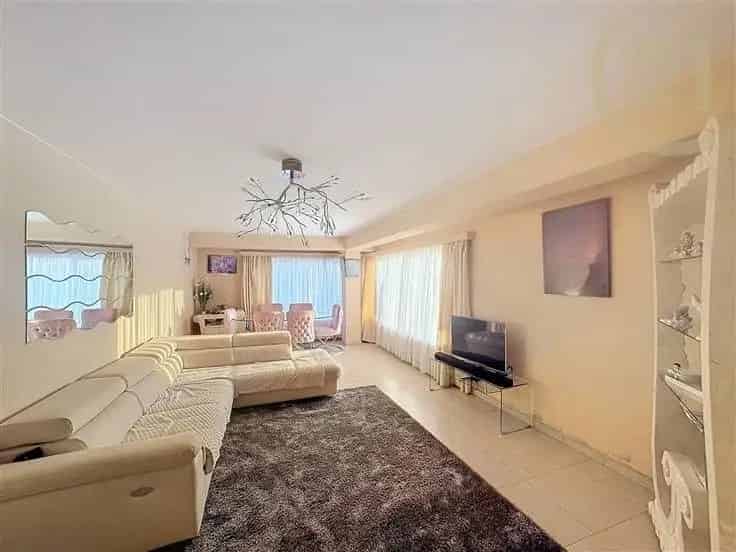 Appartement te Koop Zellik Rustige Straat Nabij Centrum