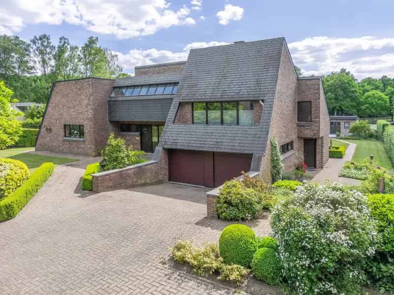 Architecturale gezinswoning met atelier en weids uitzicht