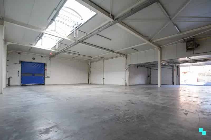 Magazijn met optionele woning te Emelgem