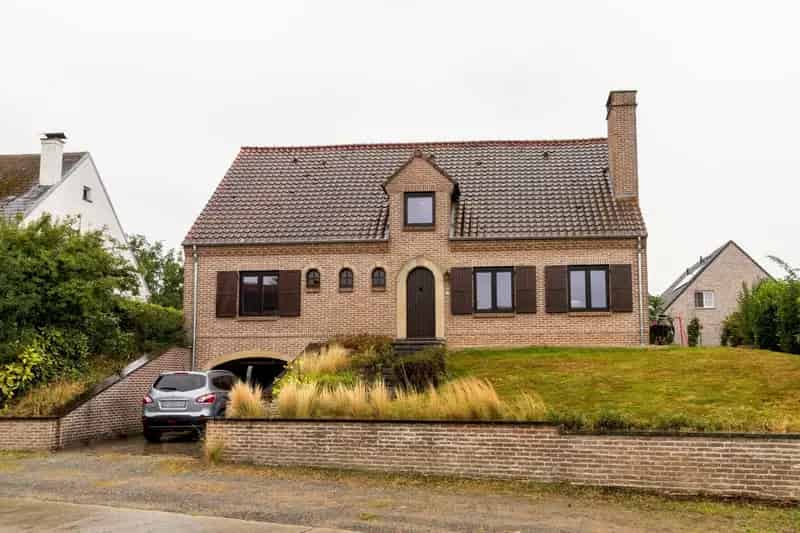 Ruime woning (4 slk) met tuin op wandelafstand van dorpskern
