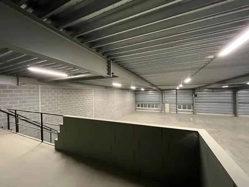 750m2 Opslagruimte Met Kantoor Te Huur