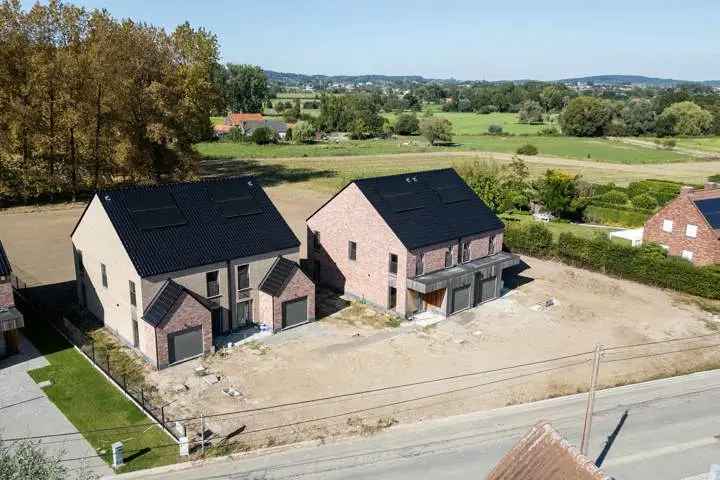 Koop villa in Renaix met nabijheid van scholen en winkels