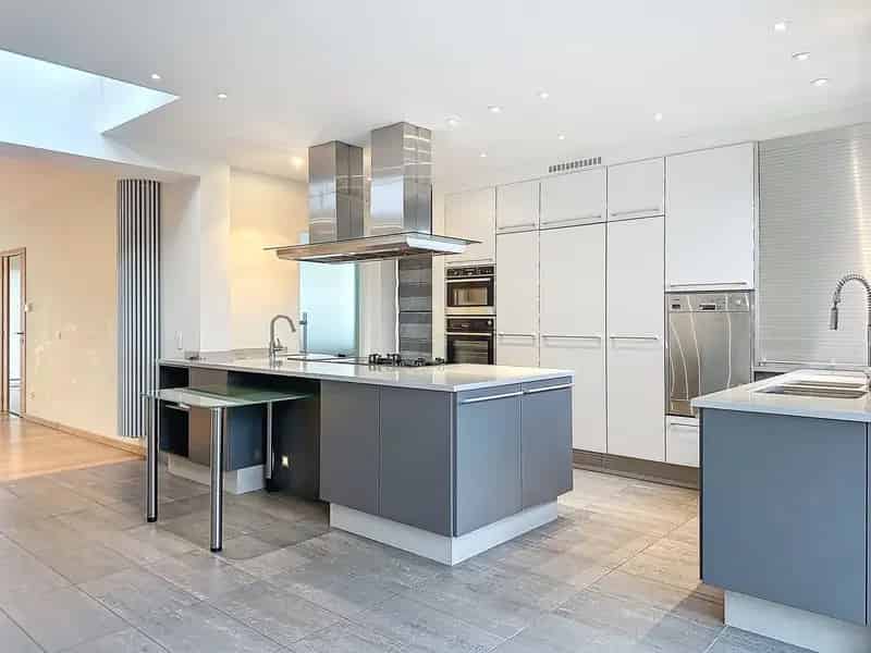 Halfopen Bebouwing met Garage in Doodlopende Straat