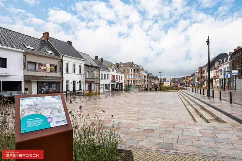 Huis te koop Gavere Markt met winkel en werkplaats
