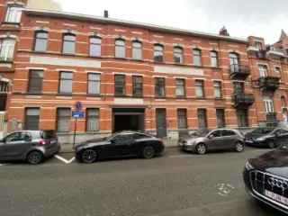 Magazijn te Koop Brussel 800m² Kantoor 200m² Logistieke Locatie