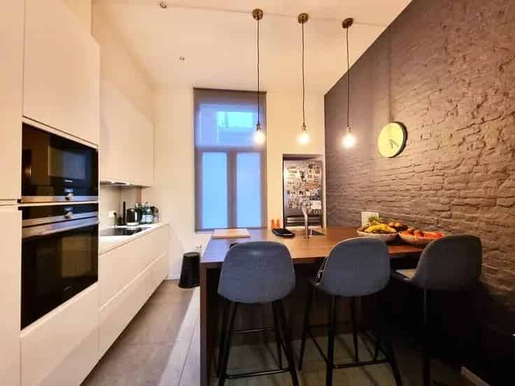 Huis Te Koop Gerenoveerd 3 Slaapkamers Polyvalente Ruimte