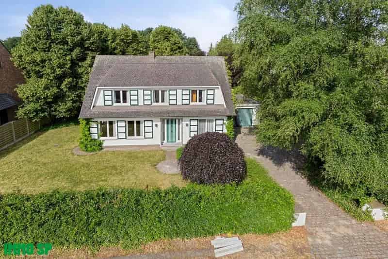 Te renoveren gezinswoning Olen-Centrum