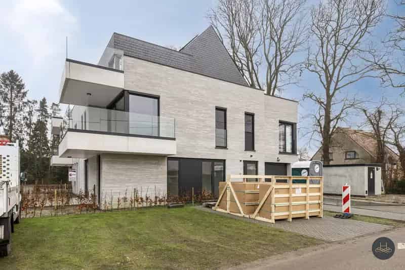 Ruim 3 Slaapkamer BEN Appartement te Koop