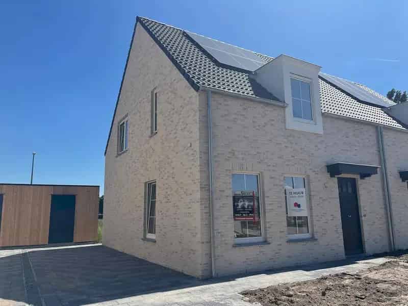 Nieuwbouw Huis te Koop - 3 Slaapkamers - Tuin - Beschikbaar 1 Juli 2025