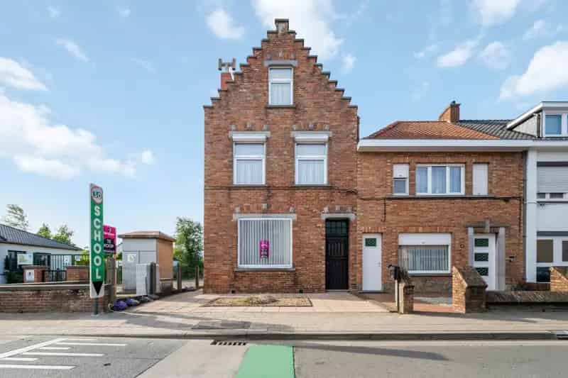 Huis te koop: Te renoveren woning met potentieel