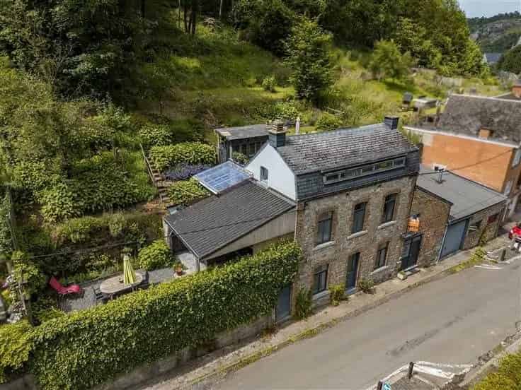 Huis te Koop Dinant: 4 slaapkamers, 2 badkamers, Grote Tuin
