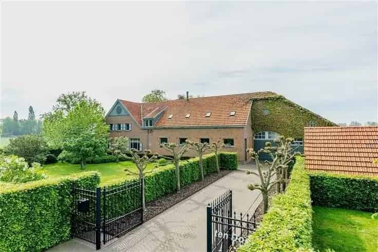 Luxe Woonboerderij Ten Doeselt te Koop