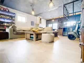 Woning met Magazijn te Koop Moeskroen