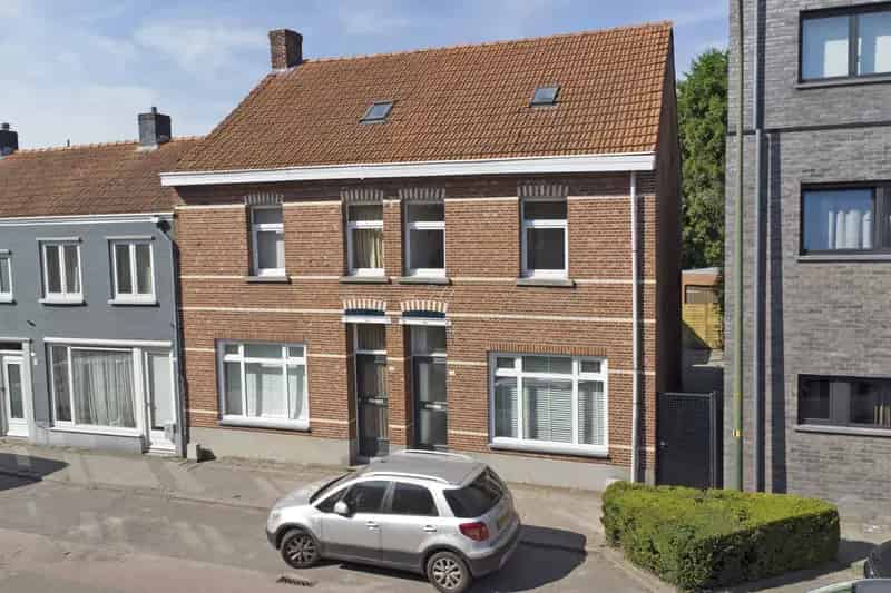 Huis te koop nabij dorpshart Baarle: 3 slaapkamers, authentieke details