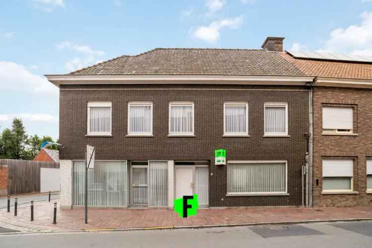 Woning met opslagruimte te Roesbrugge