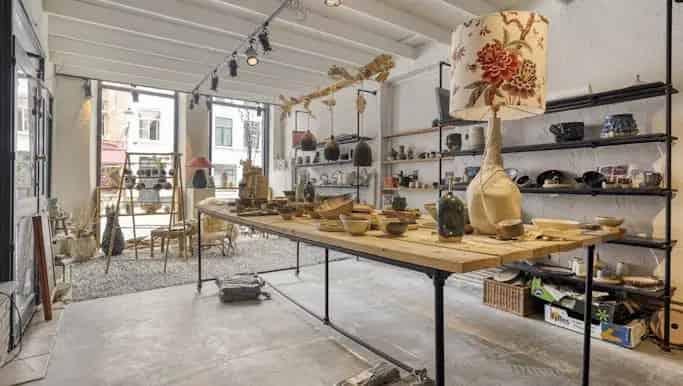 Handelspand met Appartement te Koop Brugge