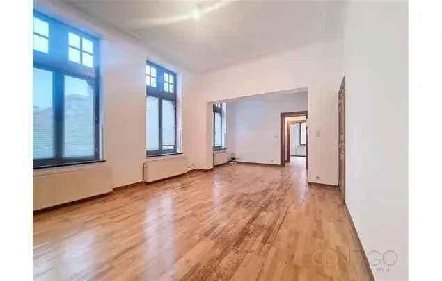 Huur 2 slaapkamer appartement van 120 m² in Brussels