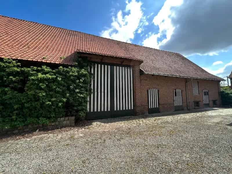 OPSLAGRUIMTE VAN 160M² VLAKBIJ DE AUTOSNELWEG IN IEPER